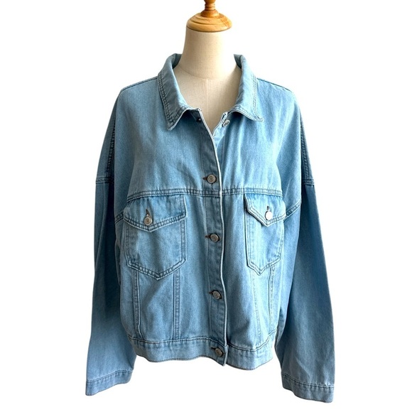 Hello Kitty x SHEIN Woman’s Light Wash Blue Denim Graphic Jacket Size 4XL NWT - Picture 4 of 9